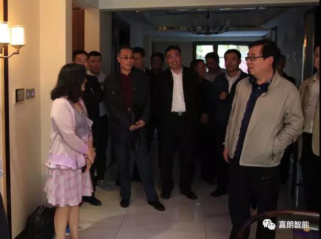 嘉朗智能家居落地如何？ 省廣電董事長王智走訪用戶家中體驗